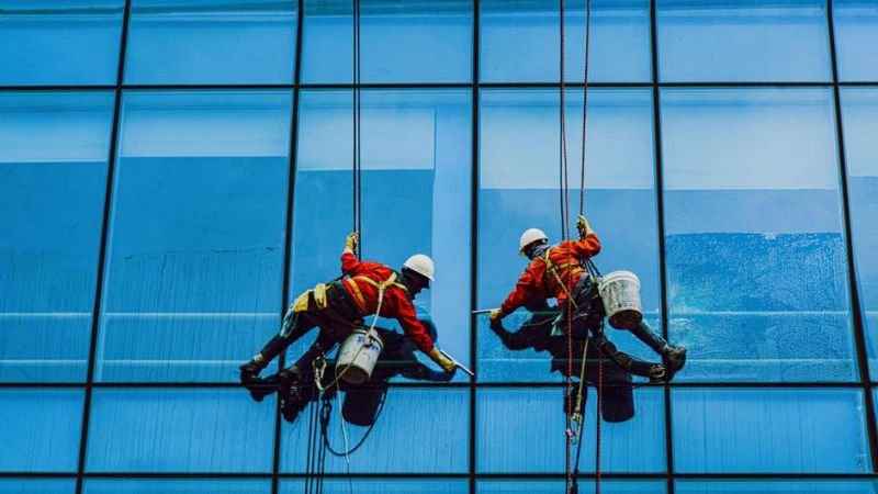 10 Window Cleaning Safety Tips Everyone Should Know